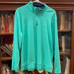 Vineyard vines men’s Large quarter zip in green.